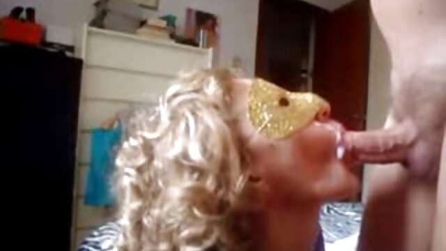 Αγαπημένος :  Η ζωηρή μωρή Λατίνα με κόρακα μαλλιά χτυπιέται στο κρεβάτι της αδερφής της Ενηλίκων XXX Βίντεο 